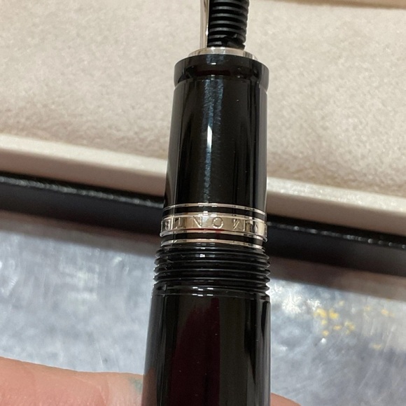 Montblanc BOHEME  14K 4810 585 Black Fountain Pen - Picture 5 of 16